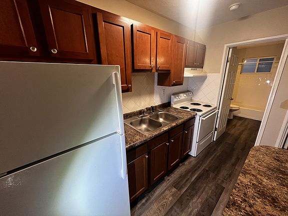 3rd image of 4216 Flintlock Dr #7