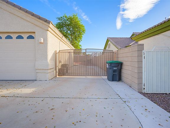 5th image of 2202 E Emerald River Court