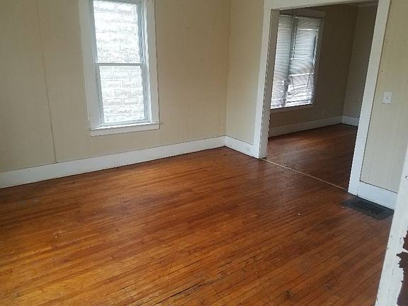 3rd image of 255-57 W Brighton Ave W