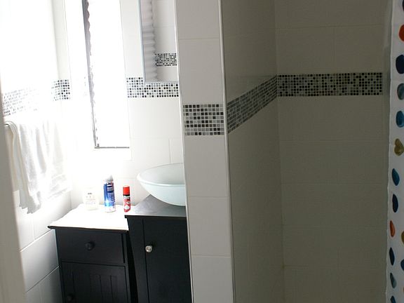 5th image of 213 W 28th St APT 15