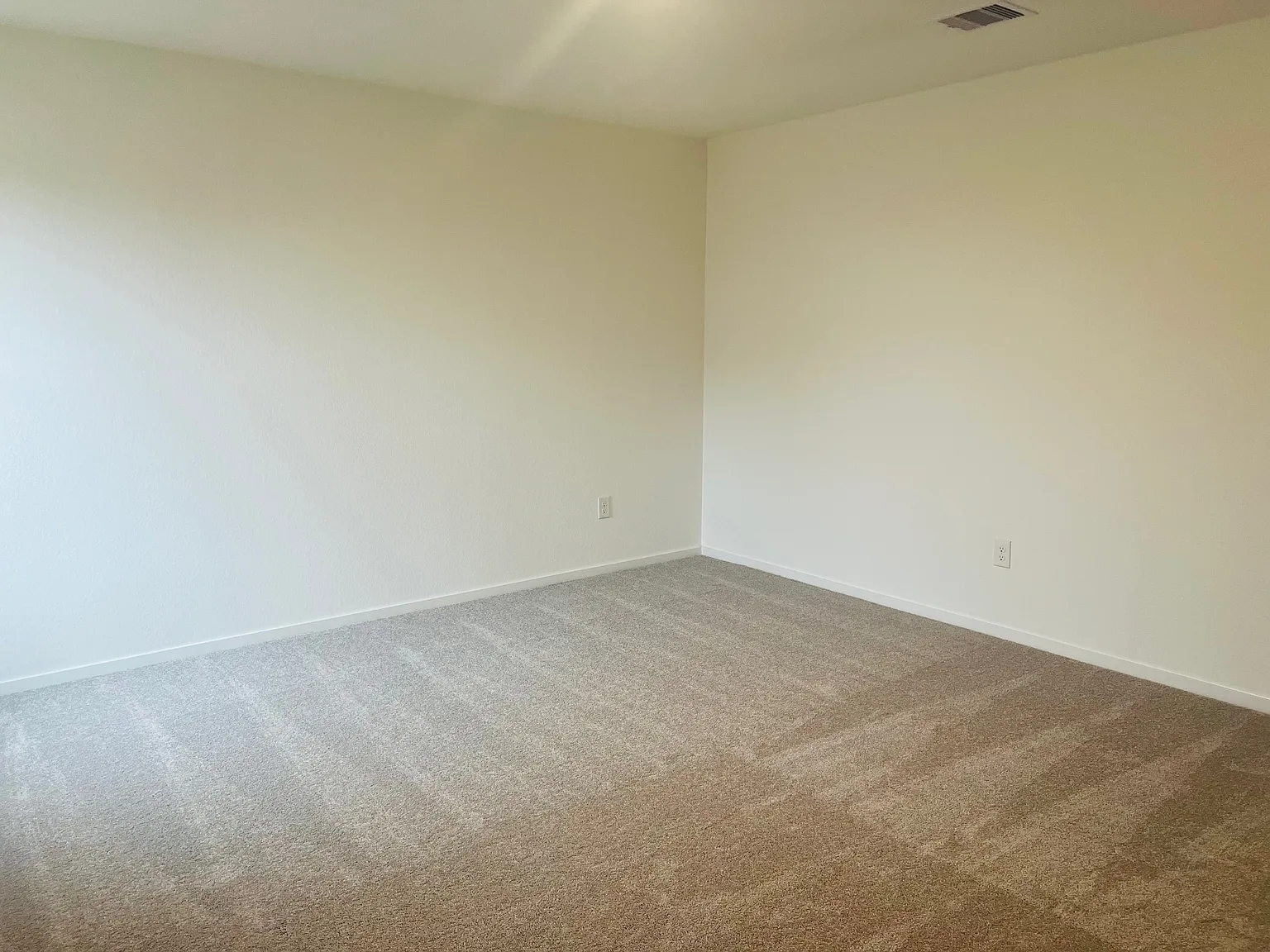 3 bed, 1510 sqft, $1,855 — Photo 2