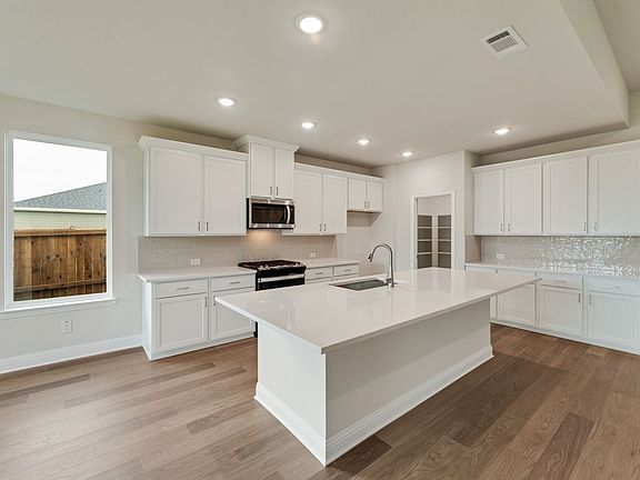 3rd image of 617 Marcus Ln