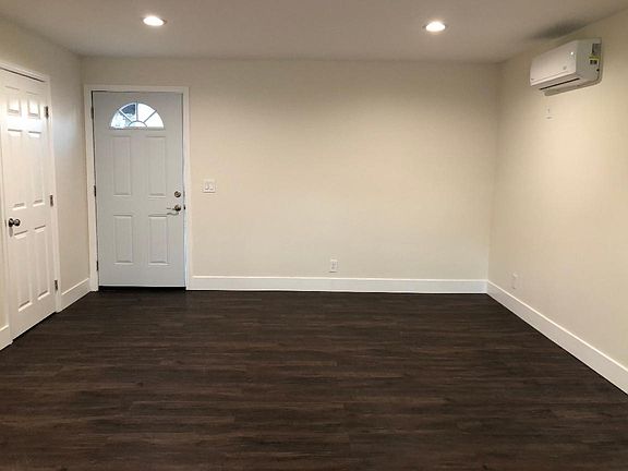 4th image of 1733 S Carmelina Ave #2