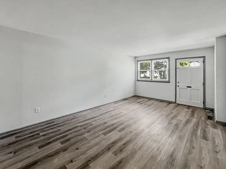200 E Maple Ave — Photo 63