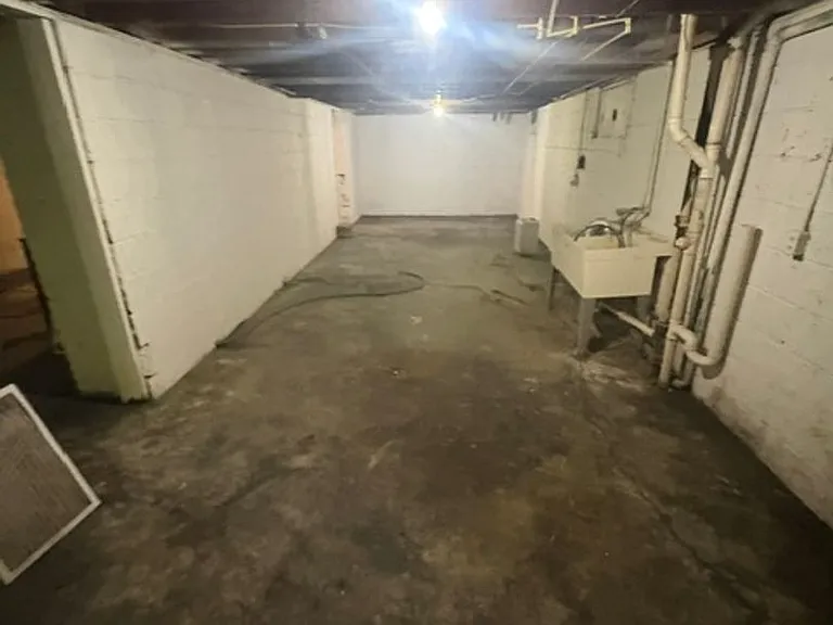2207 N Ellis St — Photo 10