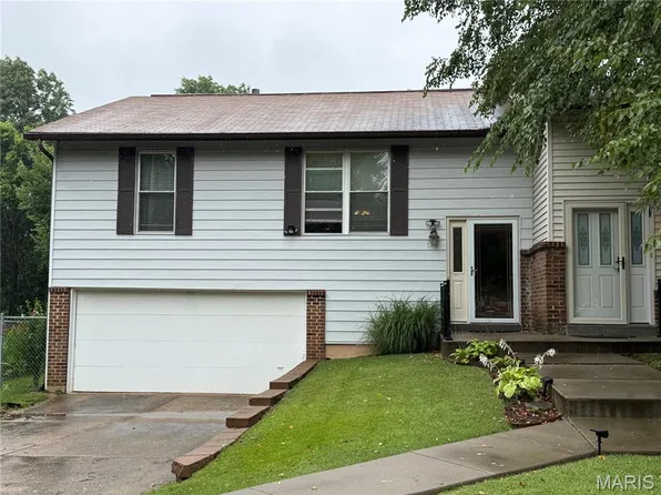 3014 Bluffwood Dr, Saint Charles, MO 63301