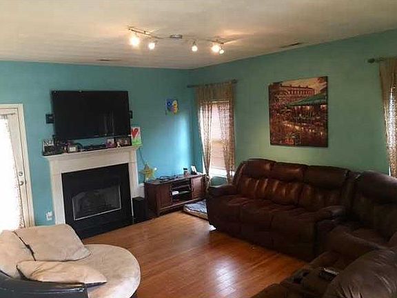 4th image of 222 Dunn St