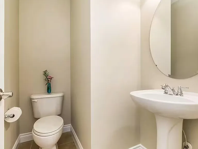 729 SW Silver Lake Blvd — Photo 14
