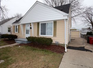 25206 Cole St, Roseville, MI 48066