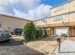 25 Fingerboard Rd, Staten Island, NY 10305