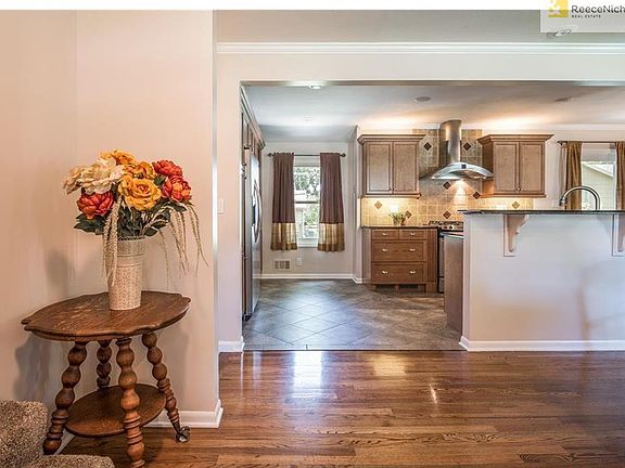 3rd image of 9213 W 90th St