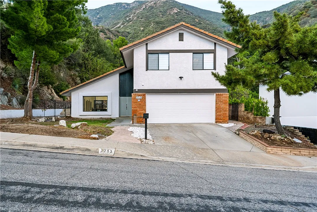 4 bed, 2.5 bath, 2201 sqft, $7,000 — Photo 1