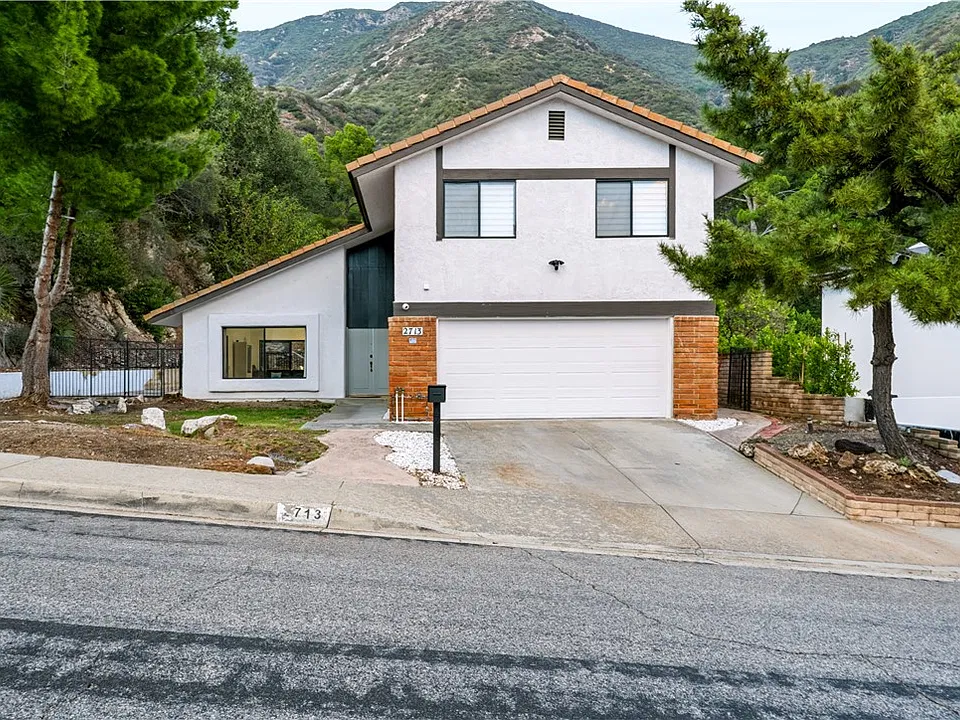 2713 Starfall Dr