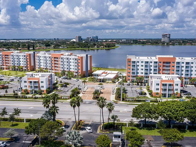 Veridian Shores Apartments Exterior