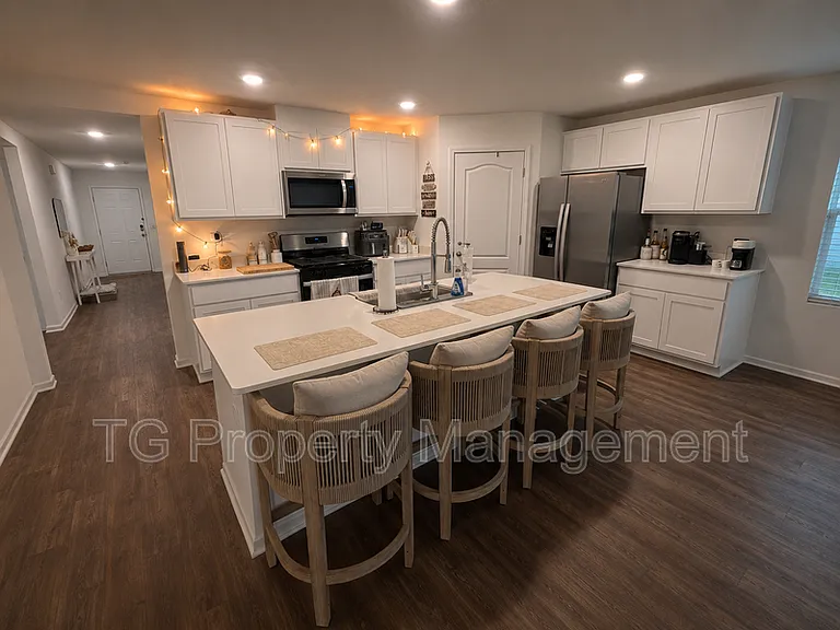 348 Orellana Rd — Photo 4