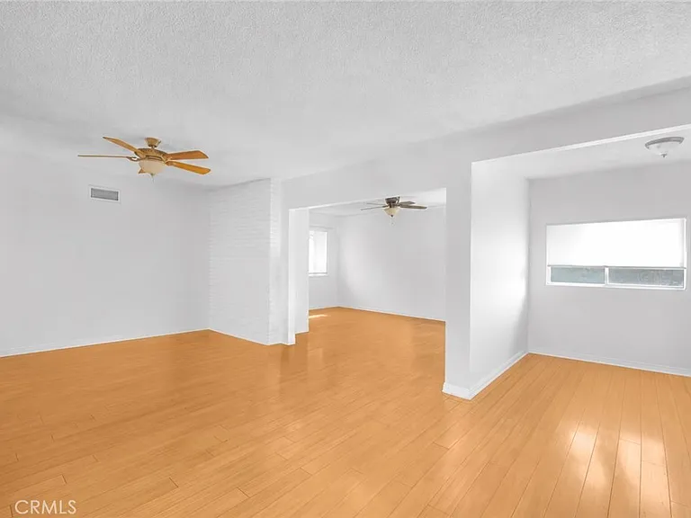 310 S Beachy Pl — Photo 5