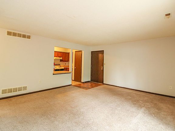 2nd image of 500 N Columbia Dr E
