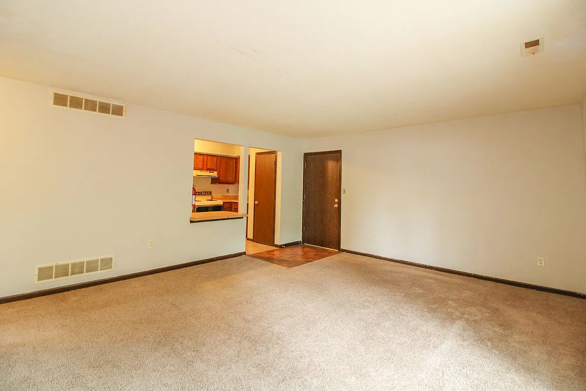 Building Photo - 500 N Columbia Dr E
