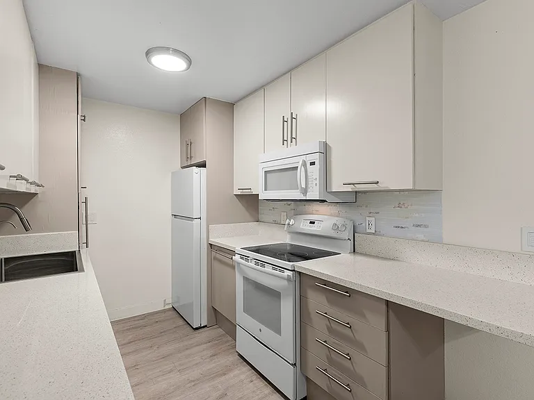 8338 Regents Rd #2O — Photo 12
