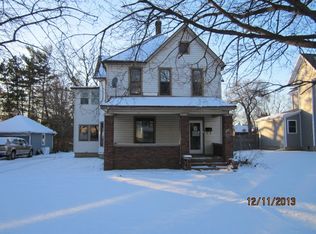 1320 S Oak Ave, Freeport, IL 61032