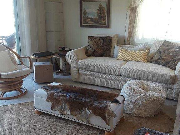 Living with views to the waterfront and the pool