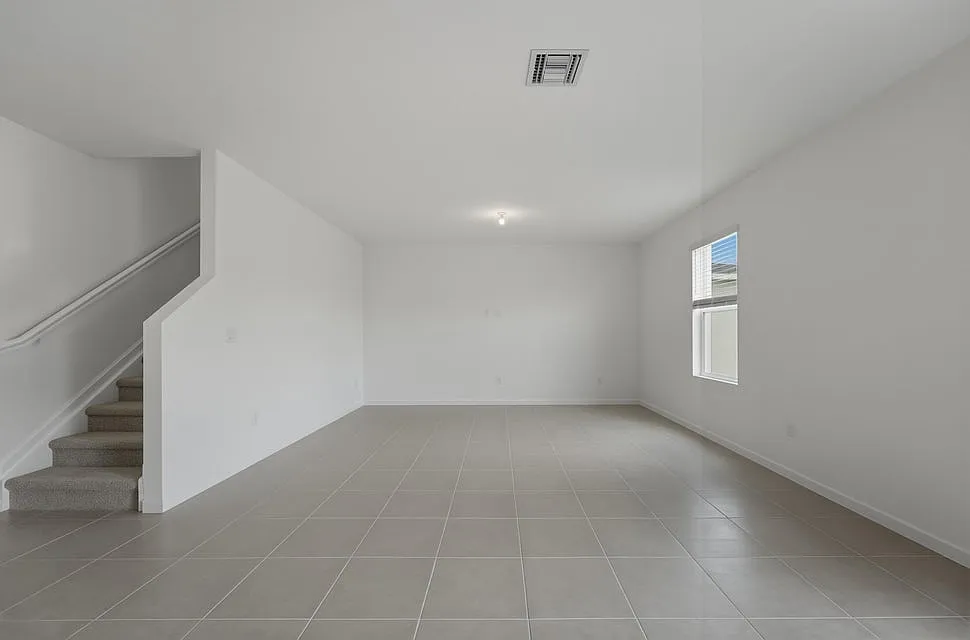 5 bed, 3.5 bath, 2451 sqft, $2,800 — Photo 3