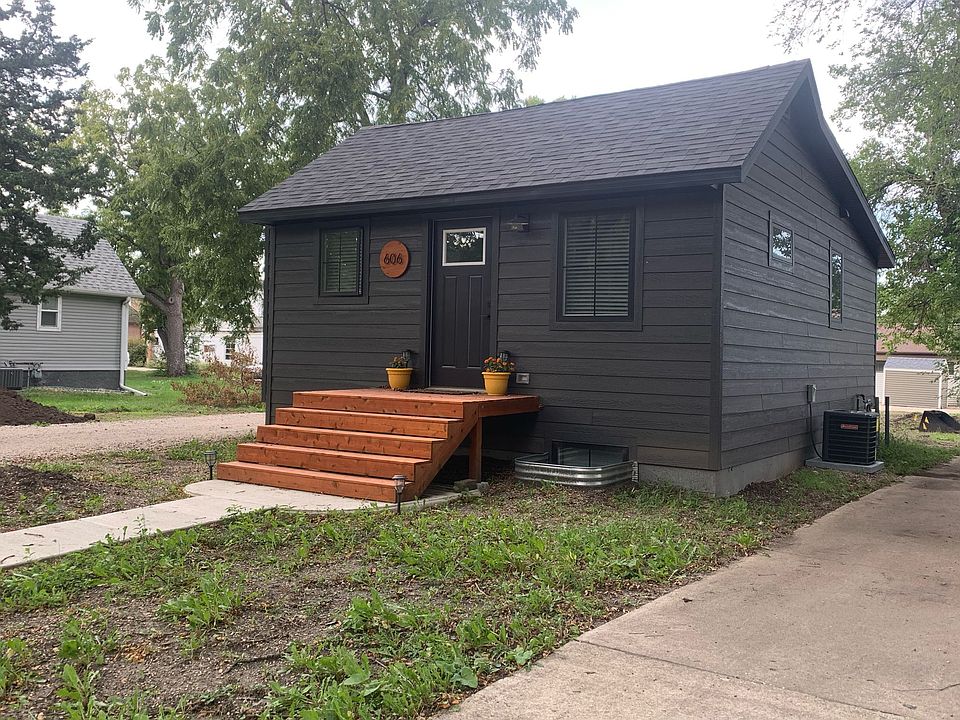 1st image of 606 19th St