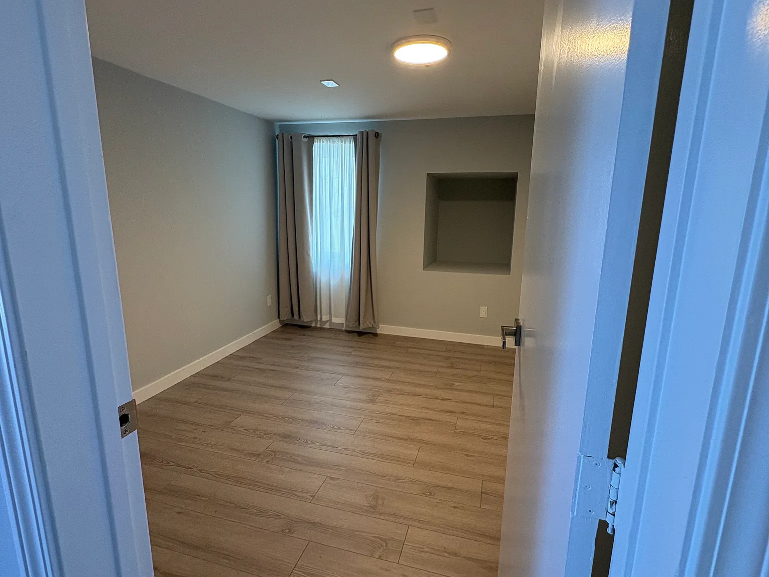2 bed, 580 sqft, $3,300 — Photo 3