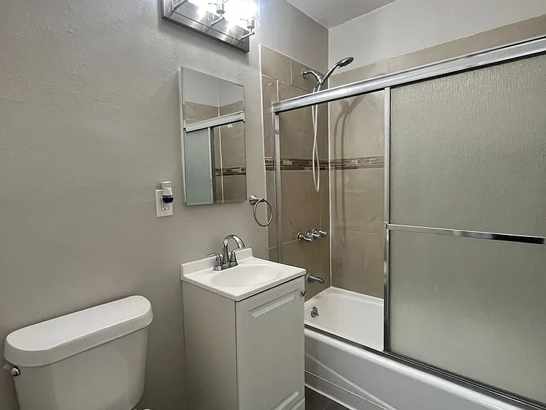 1604 N Henderson Ave #7 — Photo 15