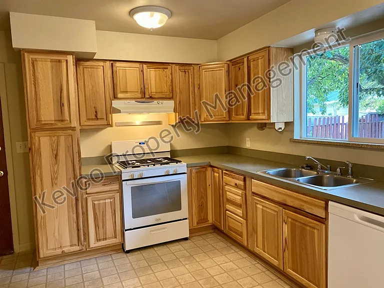 1313 Fairview Dr — Photo 6