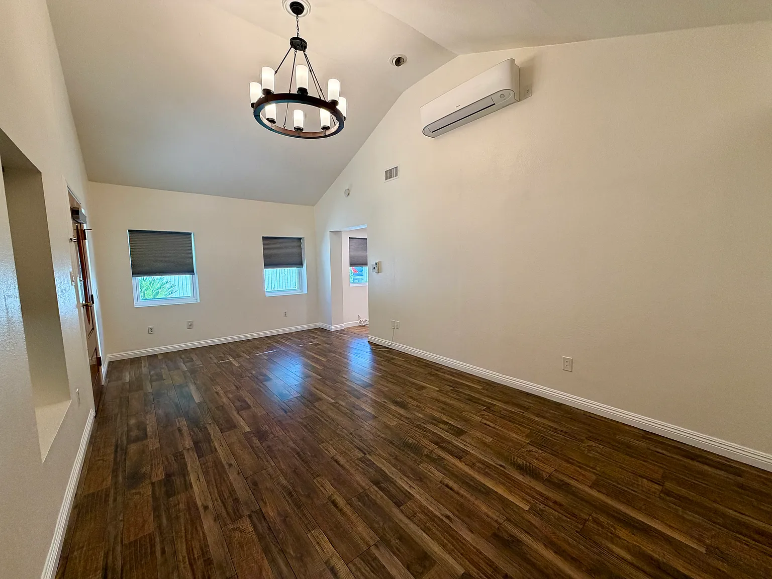 3 bed, 2060 sqft, $4,900 — Photo 4