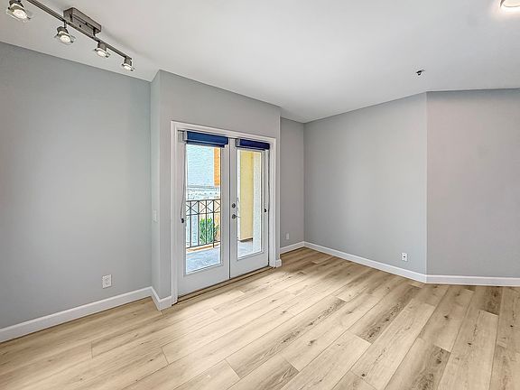 5th image of 655 Columbia St Unit 211