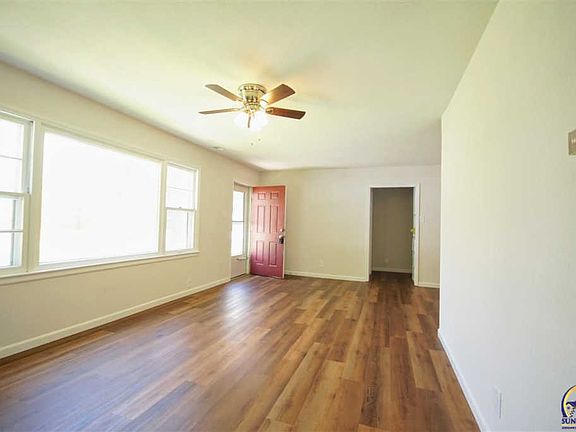 2nd image of 3029 SE Colorado Ave
