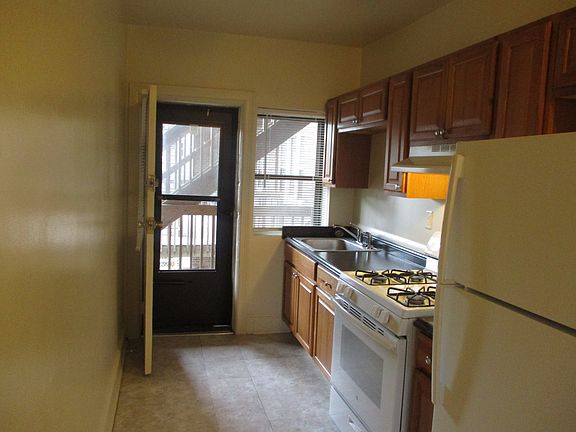 3rd image of 3943 Granby St #G3