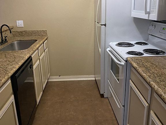 3rd image of 1901 Holleman Dr W APT 509