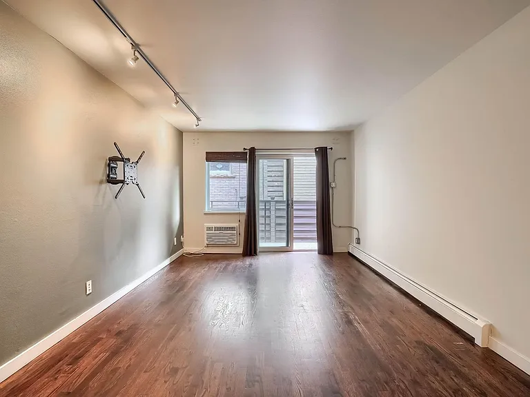 1245 Columbine St #204 — Photo 2