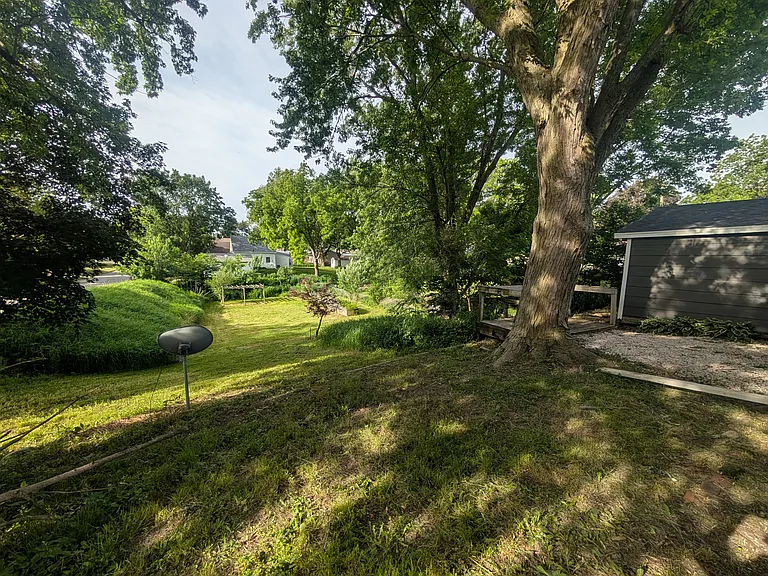 423 E Washington St — Photo 17