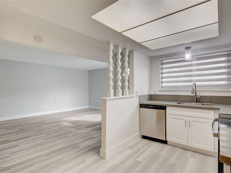 1st image of 579 Roxella Ln APT B