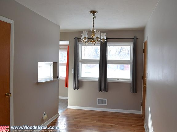4th image of 2517 Woods Blvd