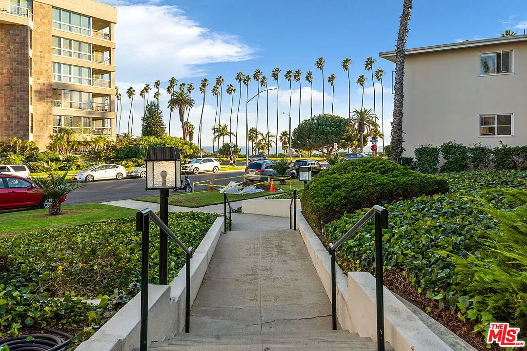 1 bed, 1.0 bath, $4,050 — Photo 2