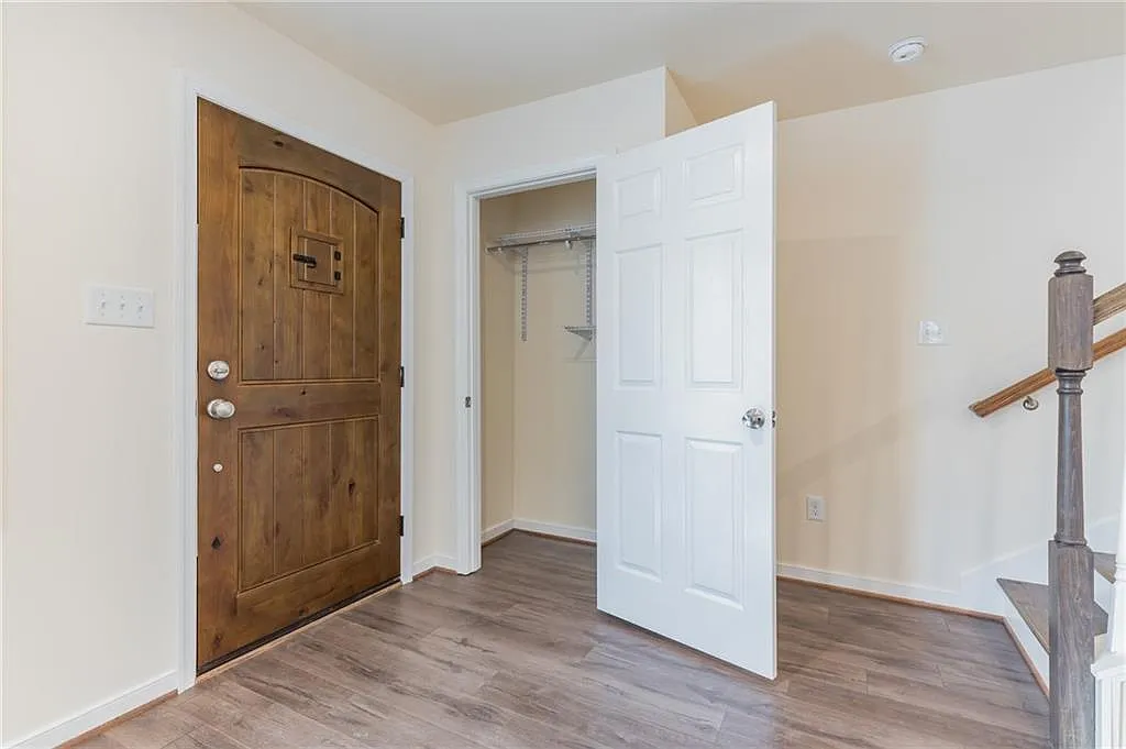 3 bed, 1900 sqft, $2,700 — Photo 3