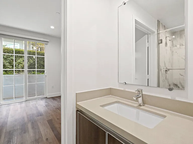 Bedroom with Balcony and Bathroom