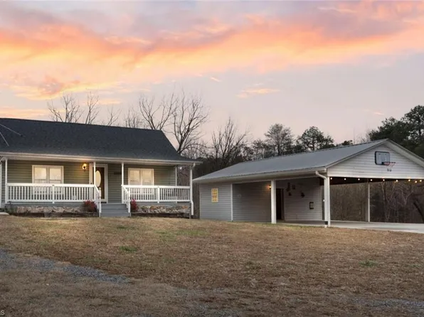 138 Durham Ln, Mount Airy, NC 27030