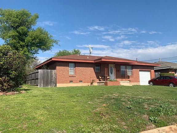 3rd image of 2806 NW Lynn Cir