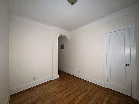 4th image of 14019 Beech Ave APT 4A