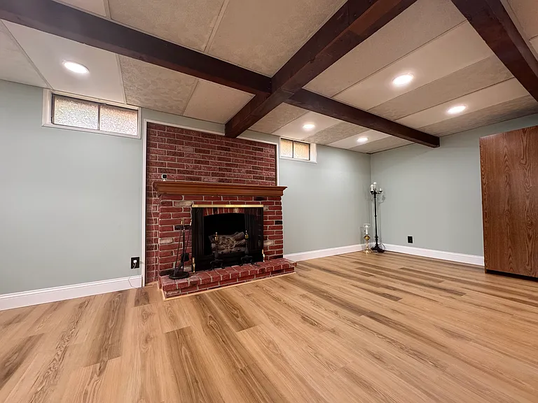 443 Bath Ave — Photo 33