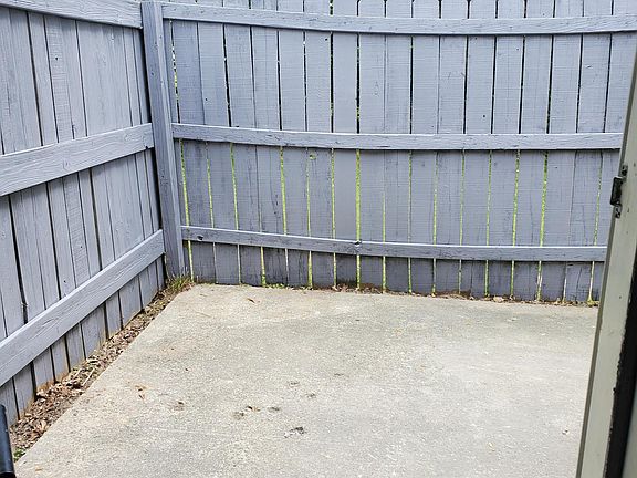 5th image of 110 Belle Dr