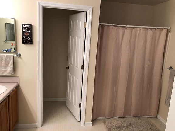 5th image of 785 Calderwood Ct APT A