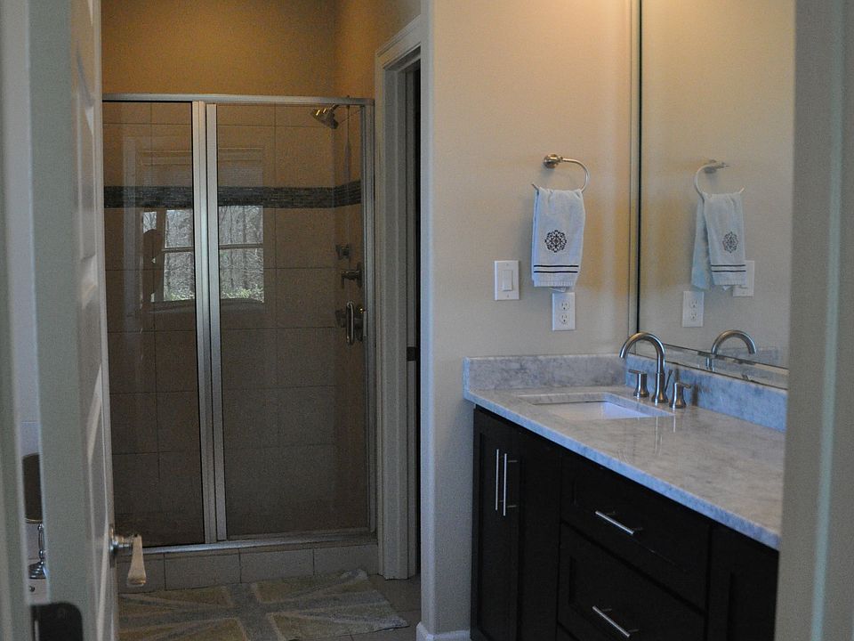 1st image of 1 Woodfern Dr
