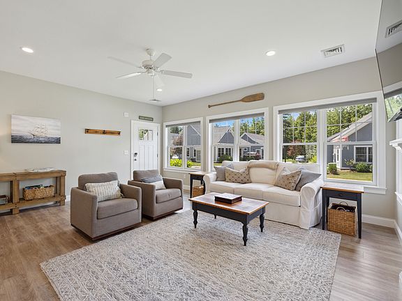5th image of 56 Patriot Way #140